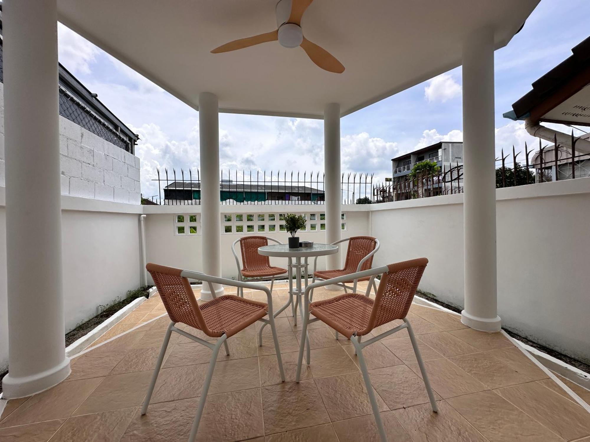 Home Living 8 At Hat Yai Ban Kho Hong Exterior photo